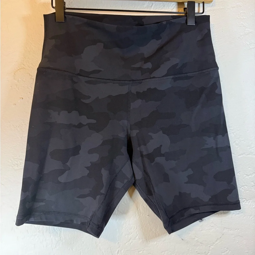lululemon athletica Dark Gray & Black Camo High-Rise Bike Shorts size 10 - Picture 2 of 6